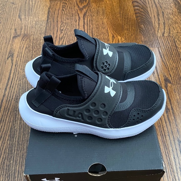 *NWT* Under Armour Runplay Sneakers - Black - Sz 13K - Picture 4 of 14